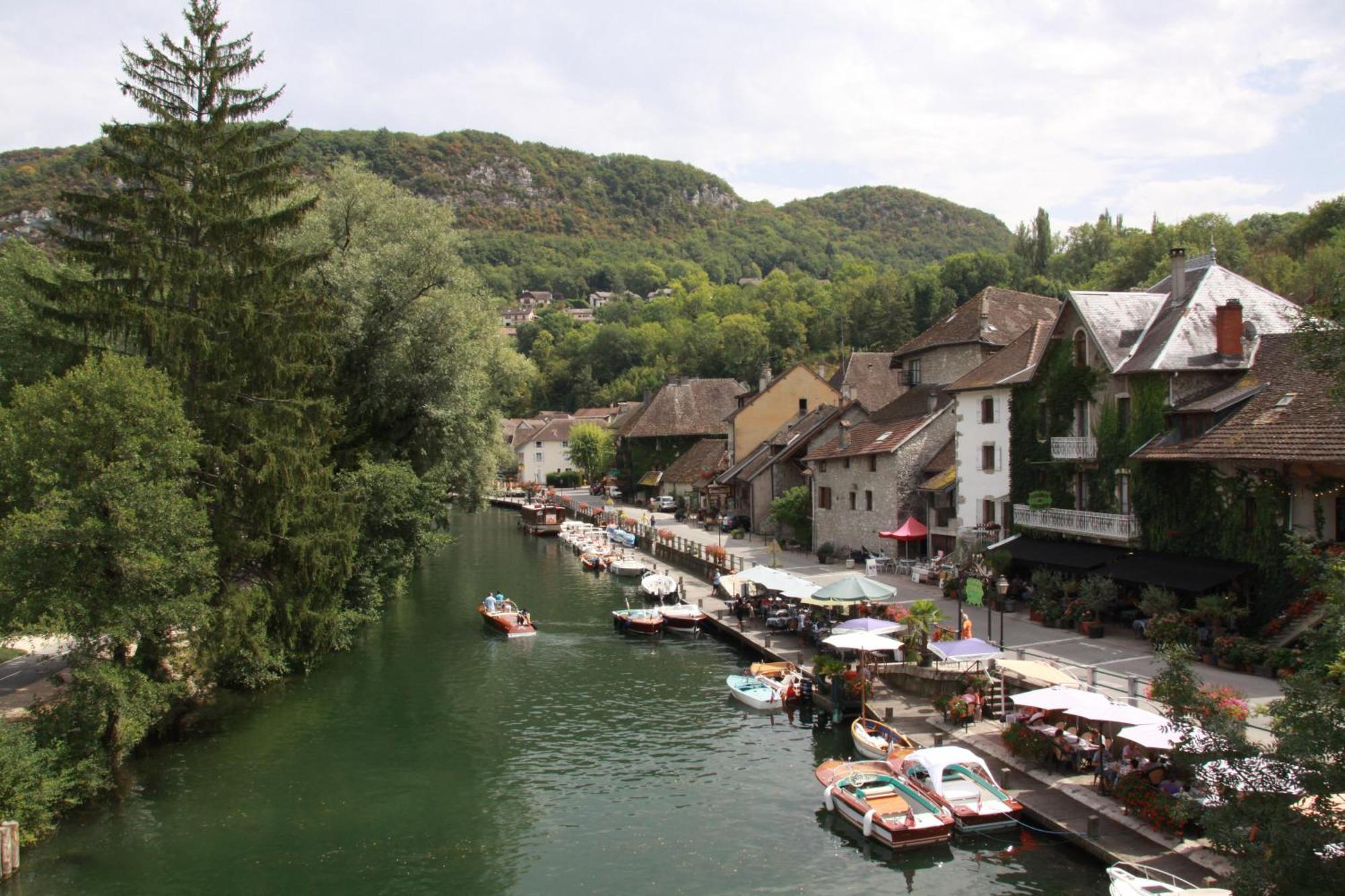 Le Doux Nid Bed & Breakfast Chanaz Exterior photo