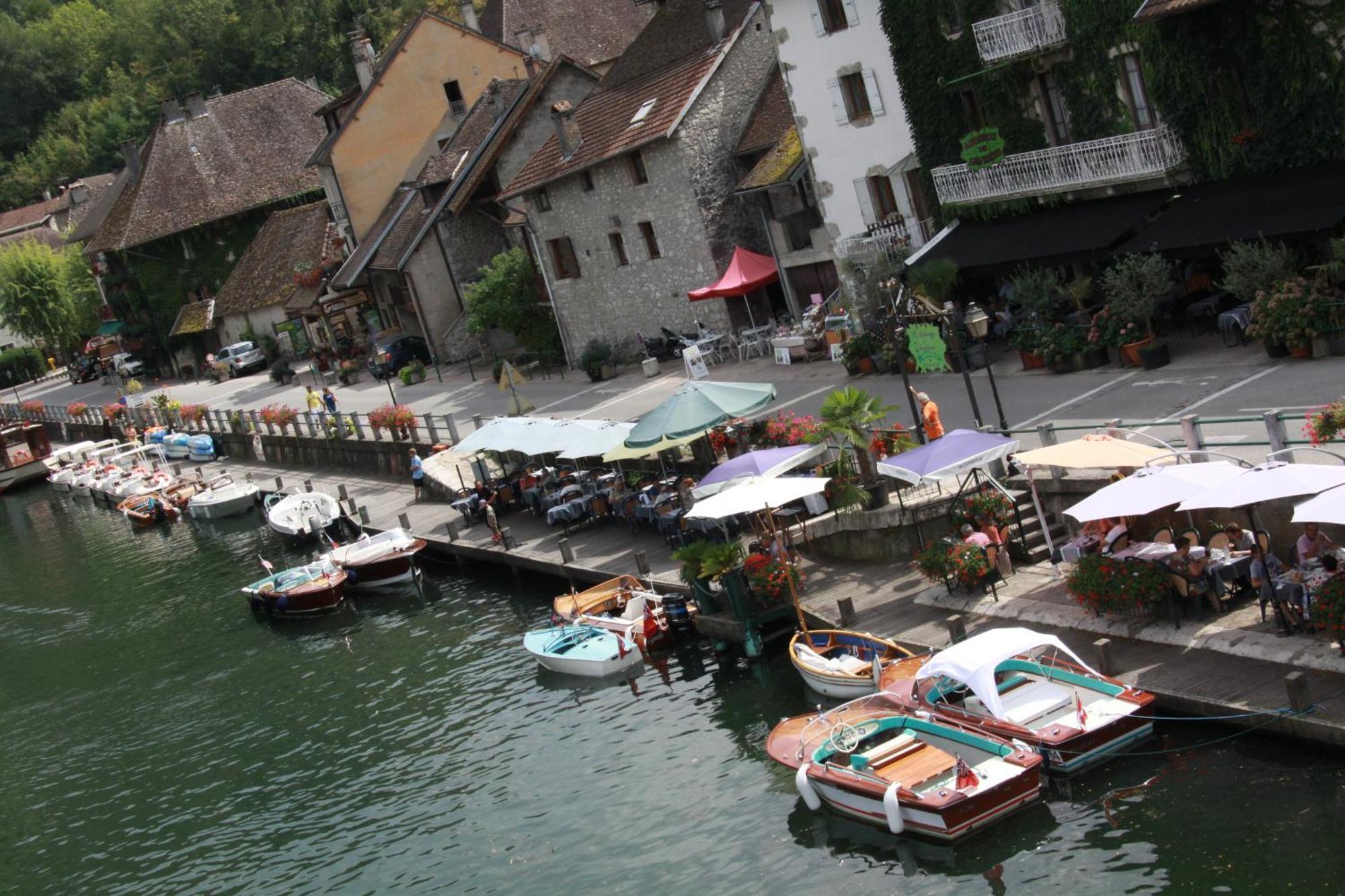 Le Doux Nid Bed & Breakfast Chanaz Exterior photo